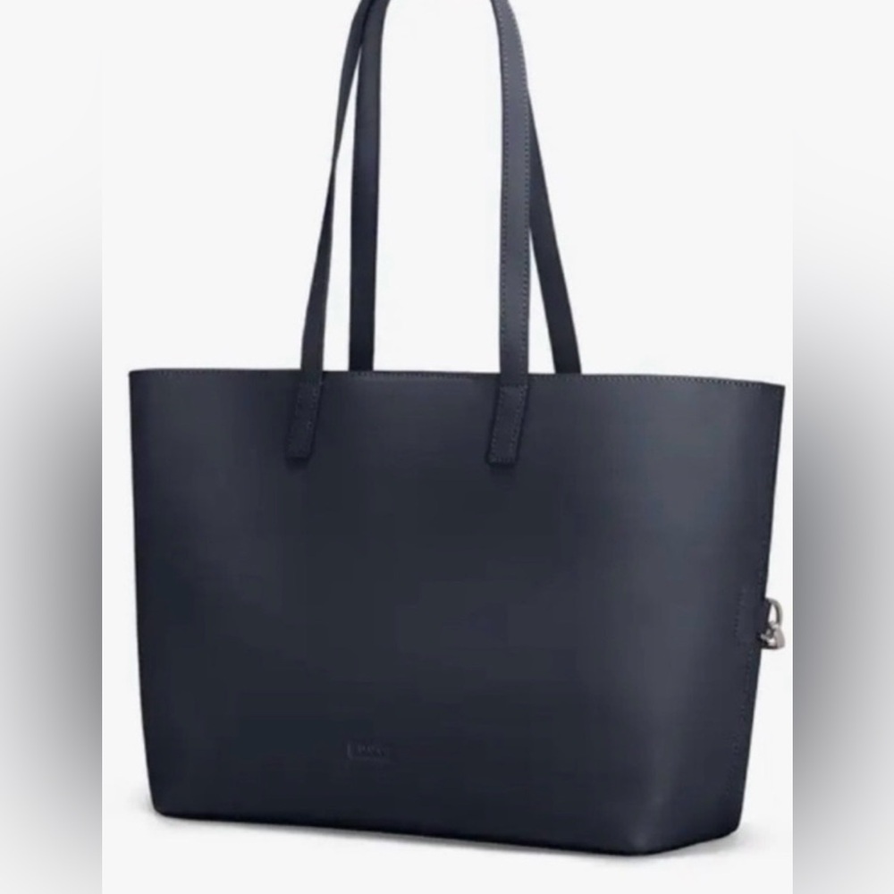 AWAY travel Latitude Large Black Leather Tote Bag - Picture 3 of 8